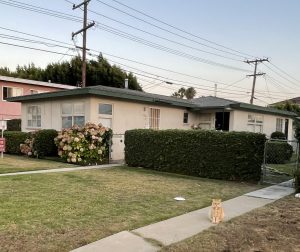 For Rent: 1 bedroom 1 bath duplex with off street parking